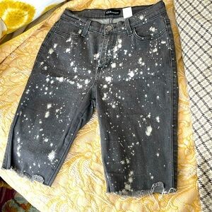 Gia size 29‎ distressed black denim shorts with splatter